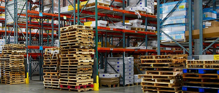 A warehouse with pallets.